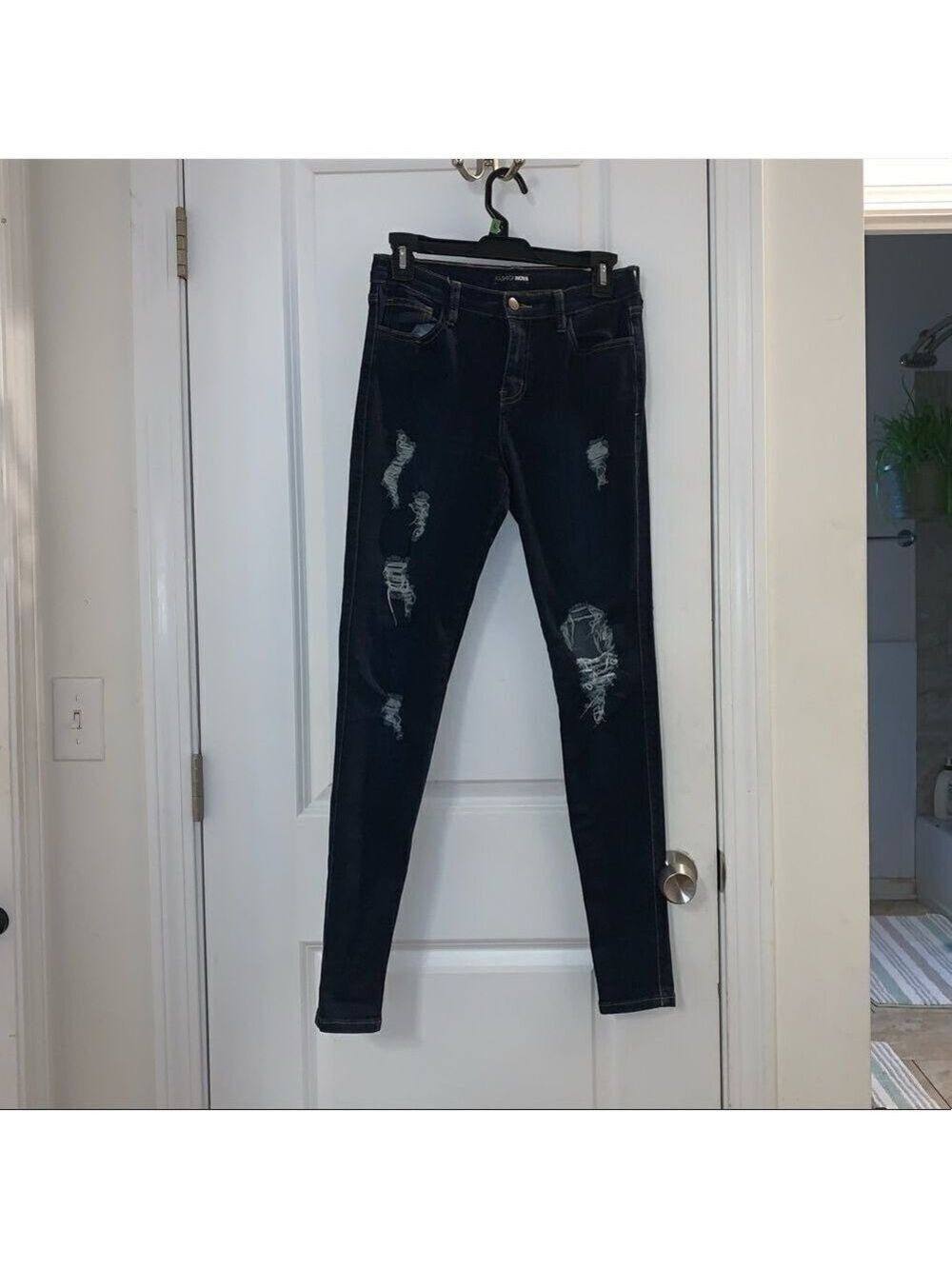 Fashion nova dark ripped stretch skinny jeans size 5